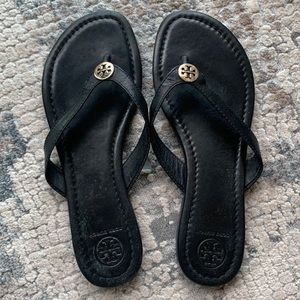 Tory Burch size 8 Black flat thong sandal/flip flop
